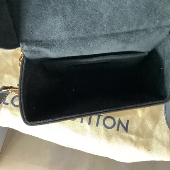 Louis Vuitton Camera Box Bag - Picture 7 of 10